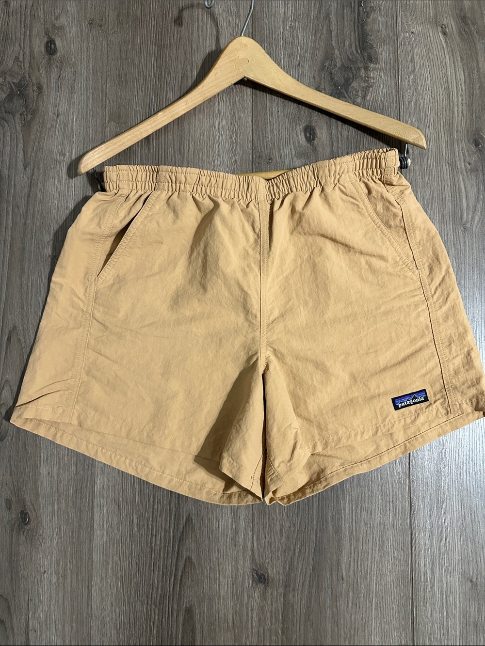 Patagonia Men’s Tan Elastic-Waist Hybrid Shorts with Pockets Medium